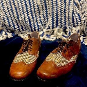 Fine leather Aris Allen dance shoes! Super nice, and very lightly worn.